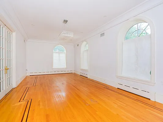 Sold by Re/Max In The City | media 10