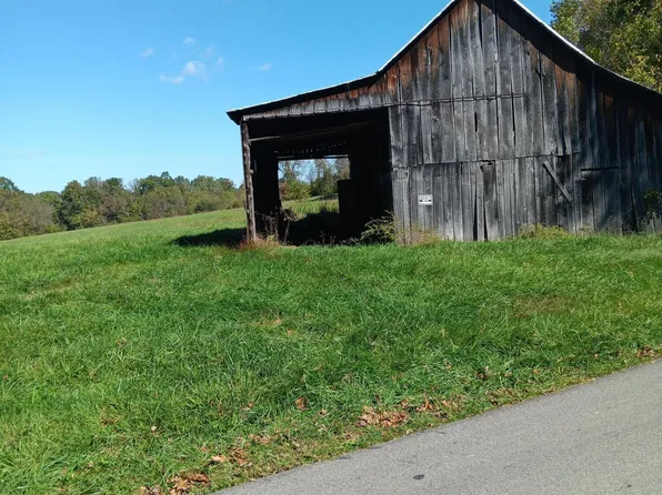 98 Lake Meadow Dr, Johnson City, TN 37615