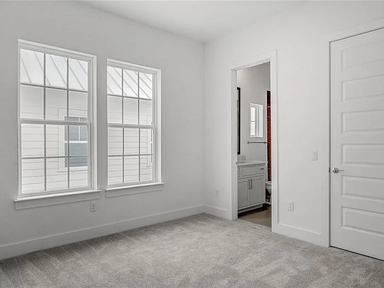 4502 Grassland Dr — Photo 27