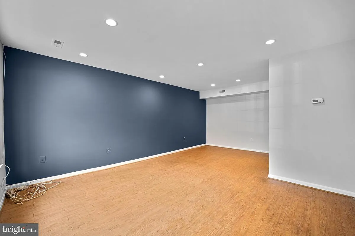 2 bed, 1.5 bath, 966 sqft, $2,400 — Photo 3