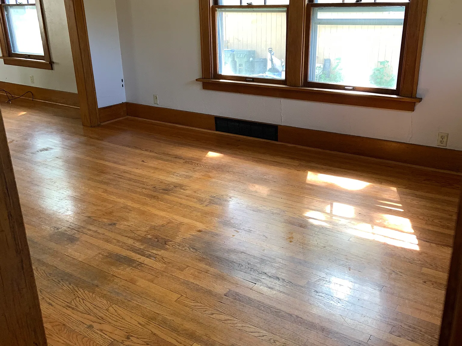 716 Bowery St — Photo 3