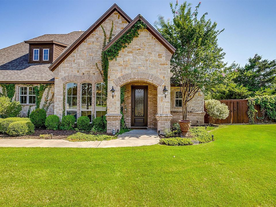 1st image of 162 Oakwood Creek Ln