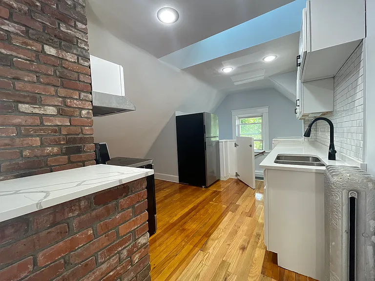 143-145 Irving Ave #3 — Photo 4