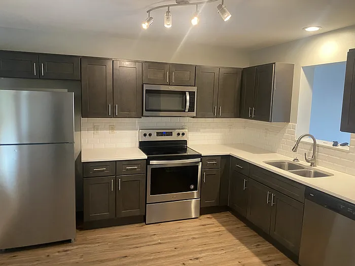 2031 Franklin St #B — Photo 10