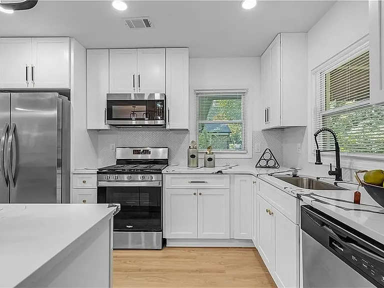 2933 Cloverhurst — Photo 5
