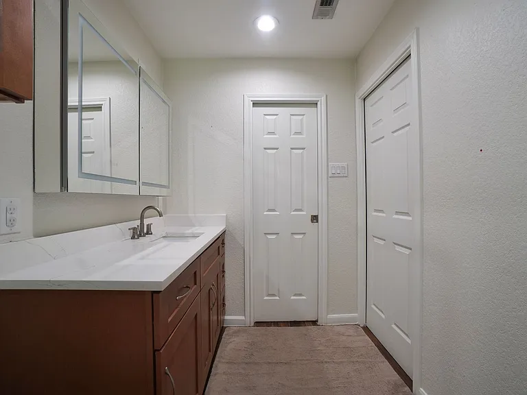 8 Woodhollow Trl — Photo 24