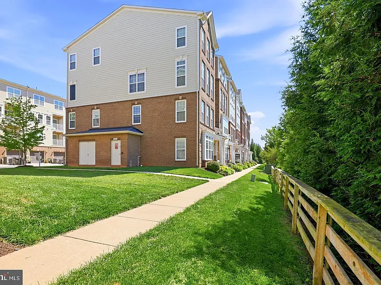 43487 Town Gate Sq — Photo 48
