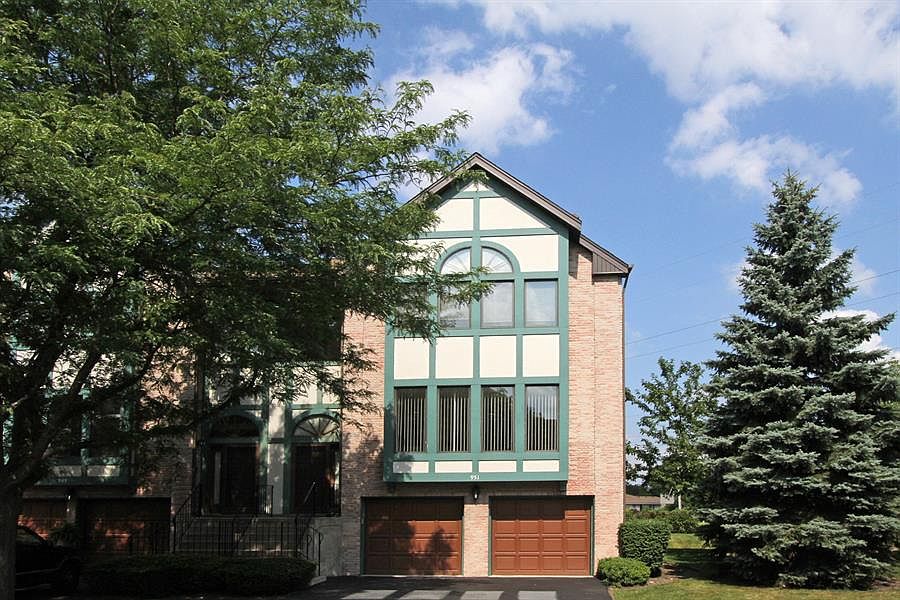 1st image of 951 W Essex Pl