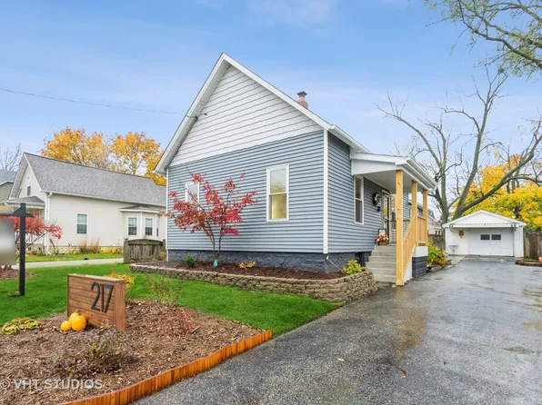 217 E 19th St, Lockport, IL 60441