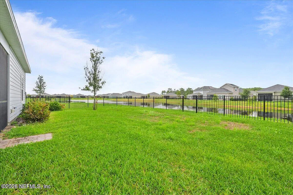 4 bed, 3.0 bath, 2011 sqft, $2,350 — Photo 4