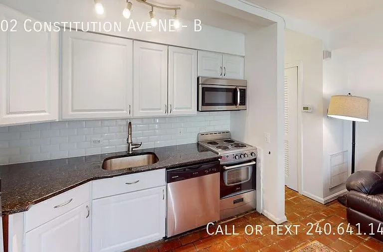 1002 Constitution Ave NE #B — Photo 9