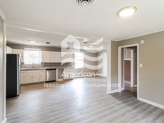 1797159_002_wm_-_living_room_13484857.jpg