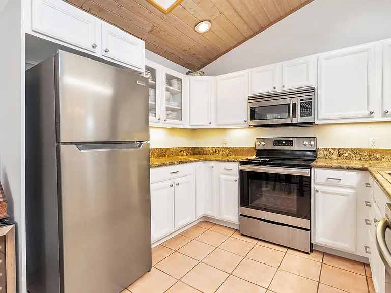 9358 Heathridge Dr — Photo 7