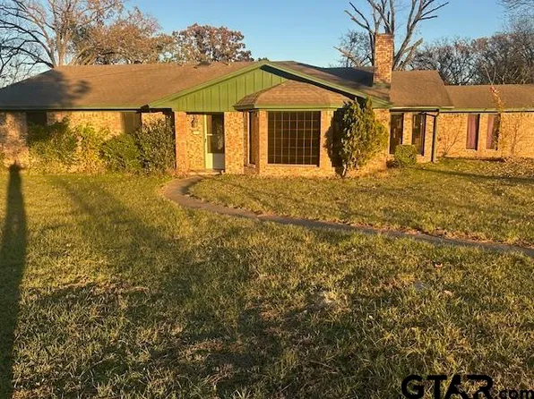 2332 Country Club Dr, Canton, TX 75103
