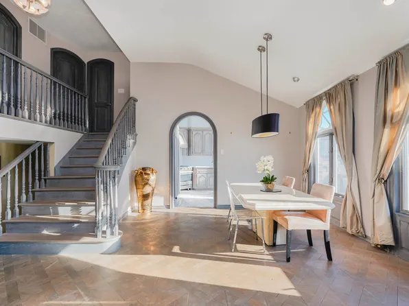 333 Mayfair Drive North image 14 of 34