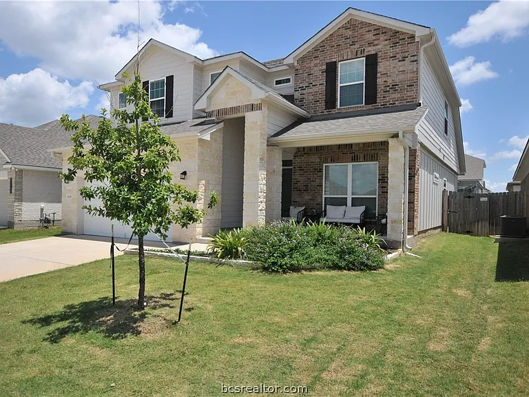 6215 Rockford Dr — Photo 1