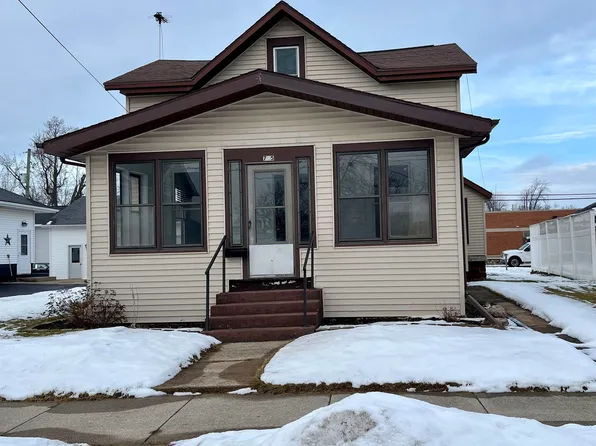 705 W North Water St, New London, WI 54961