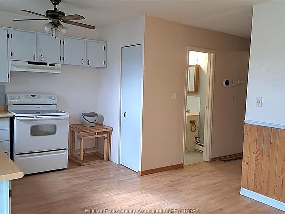 3rd image of 3098 Erindale Cres