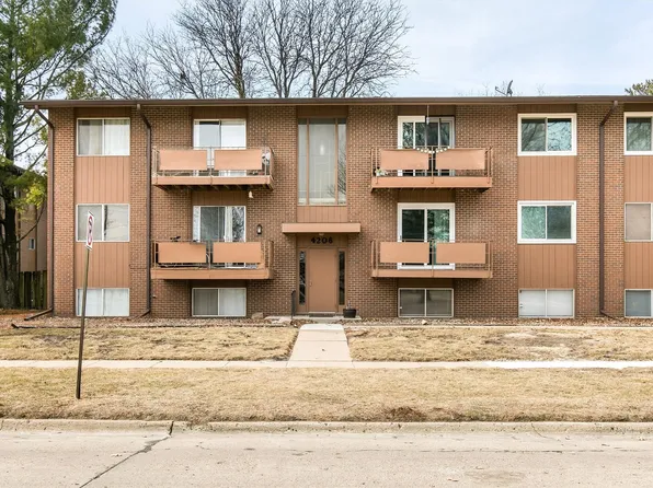 4206 64th St APT 2, Urbandale, IA 50322