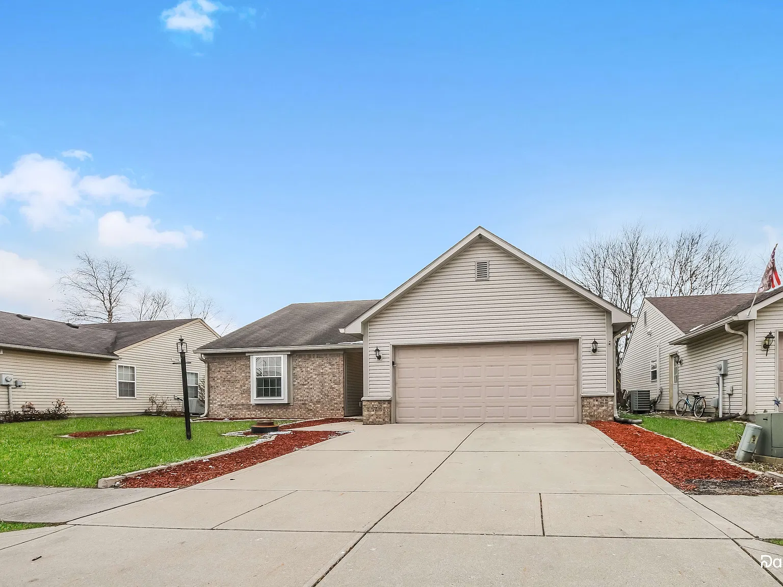 3 bed, 2.0 bath, 1384 sqft, $2,245 — Photo 1