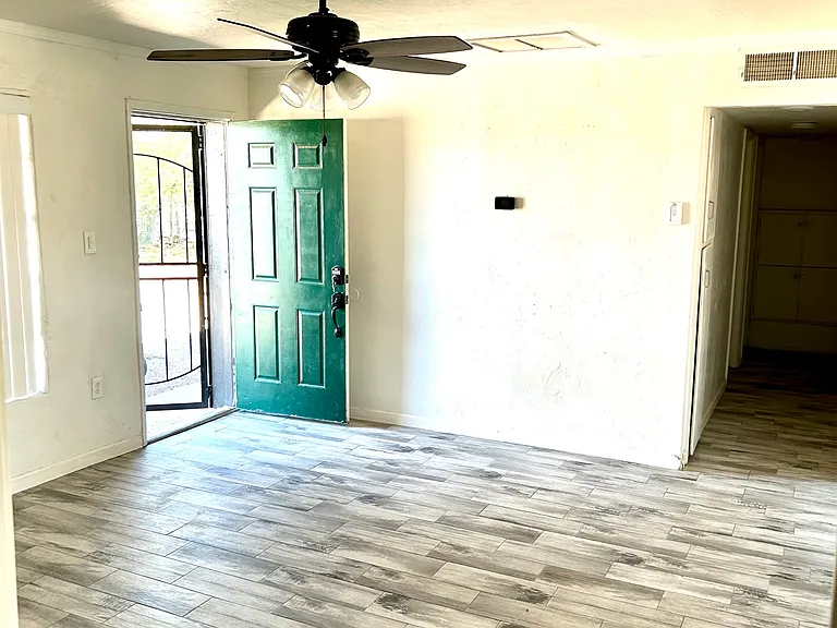 408 N Weidner Ave — Photo 2