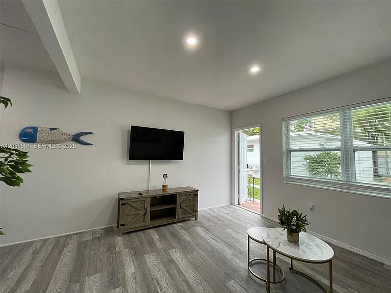 1117 SW 37th Ave #3 — Photo 8
