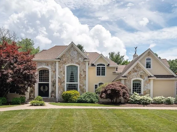 8 Buttonwood Dr, Andover, MA 01810