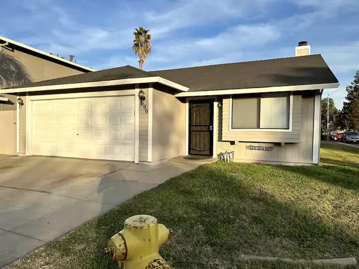 1690 Willow Ln photo 1