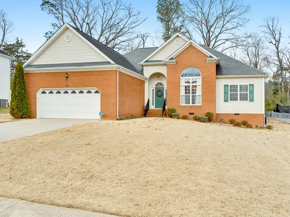 7782 Prince Dr, Ooltewah, TN 37363