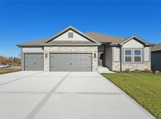 11453 N Auburndale Cir, Kansas City, MO 64157
