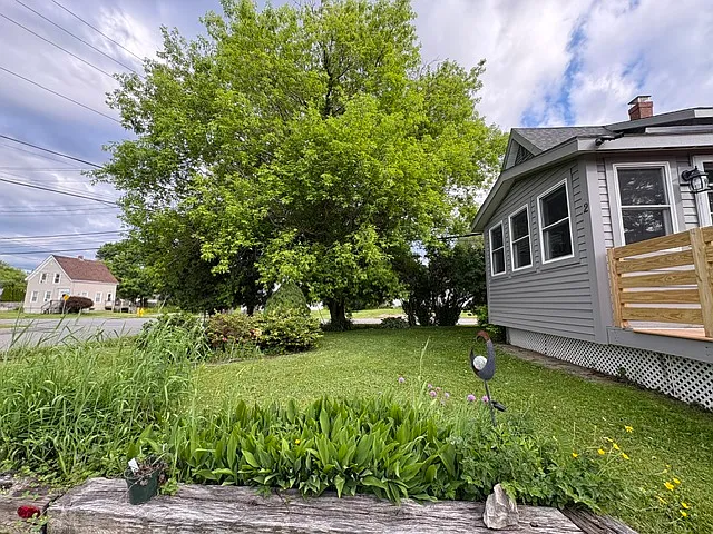 2 Lovejoy St — Photo 2