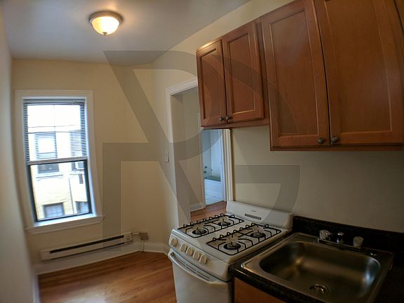 5th image of 429 W Belden Ave #204 B