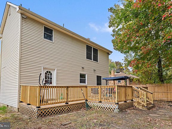 4th image of 828 Sunrise Ave