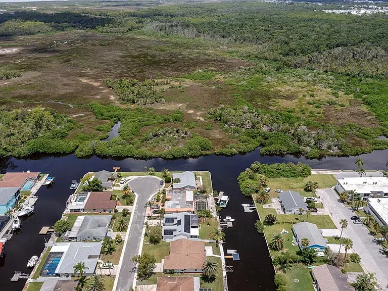9910 Island Harbor Dr #A — Photo 5