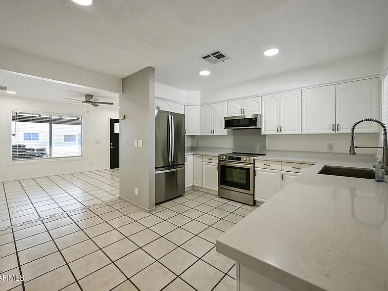 5833 W John Cabot Rd — Photo 9