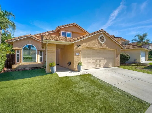 275 Royal Glen Dr, Fallbrook, CA 92028