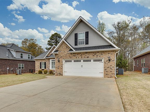 3rd image of 134 Prescott Dr