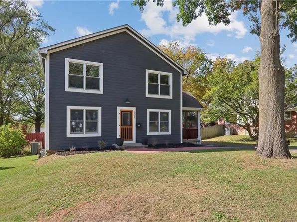 5326 Walmer St, Mission, KS 66202