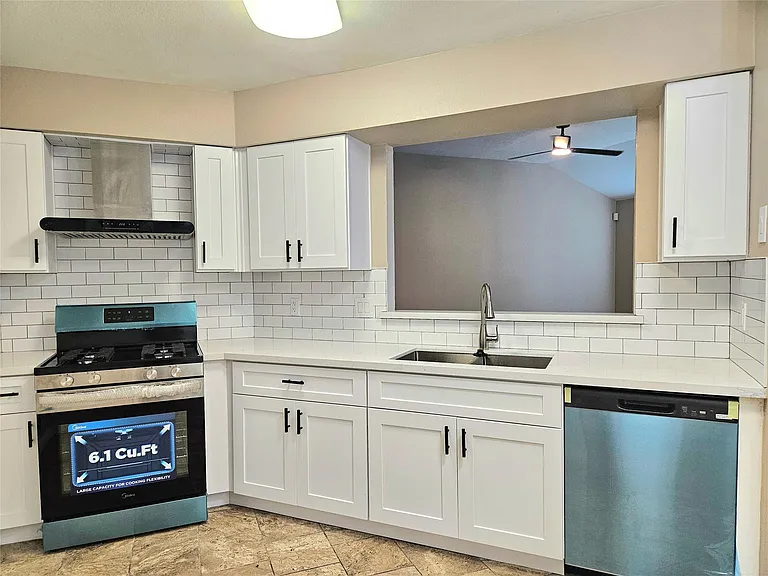 4231 Southchase Ln — Photo 7