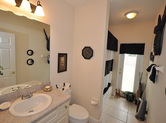 5th image of 18 Bickwick Ln