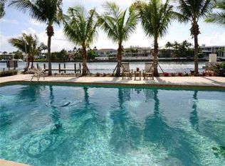 690 NE 5th Ave, Boca Raton, FL 33432