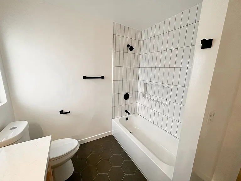 1313 Huntington Dr — Photo 16