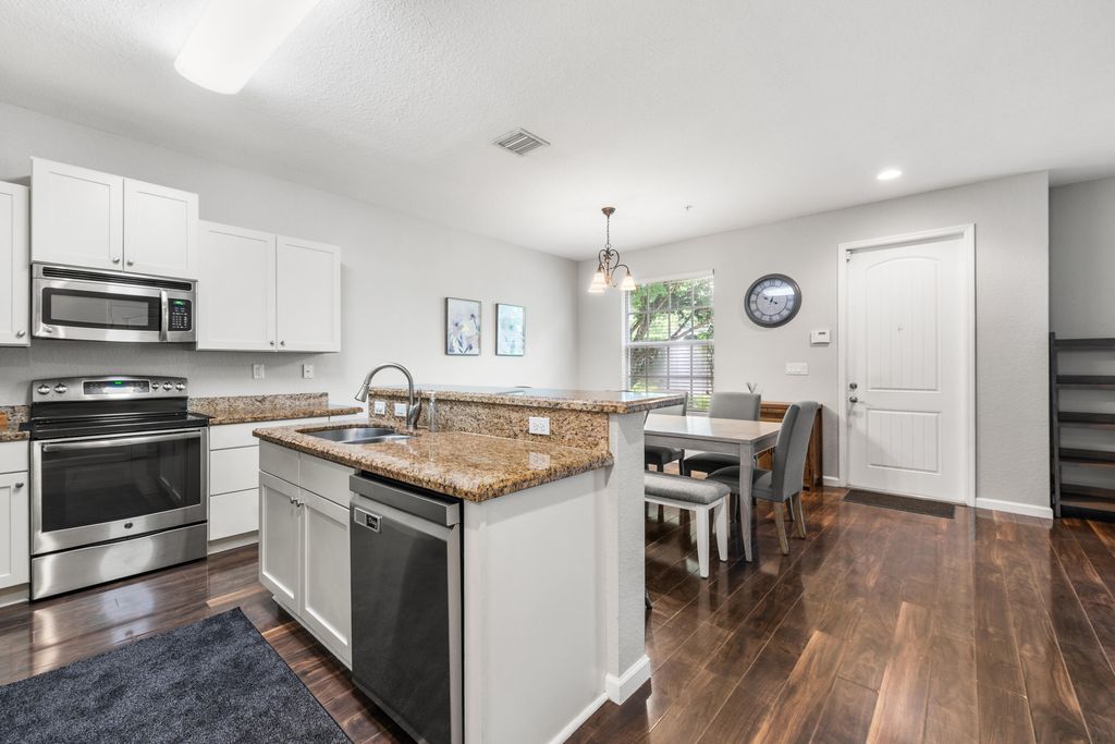 144 SW 7th Court, photo 8