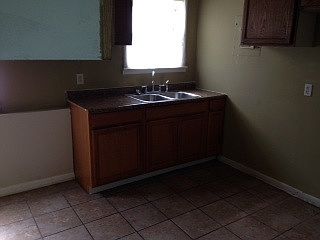 5th image of 1122 N Traub Ave