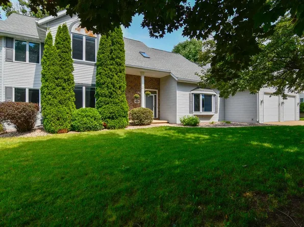 1758 Surrey Trl, Green Bay, WI 54313