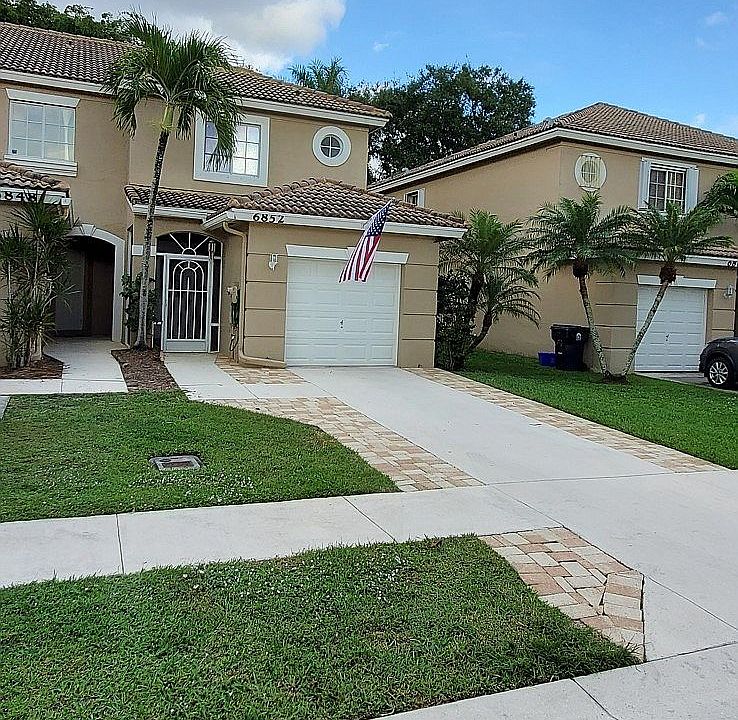 Beautiful spacious end unit