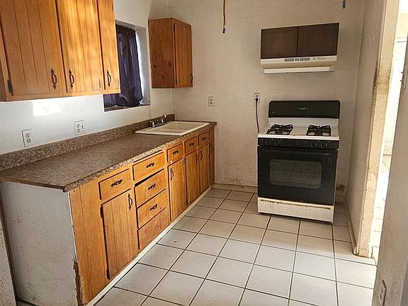 3rd image of 434 Francis St