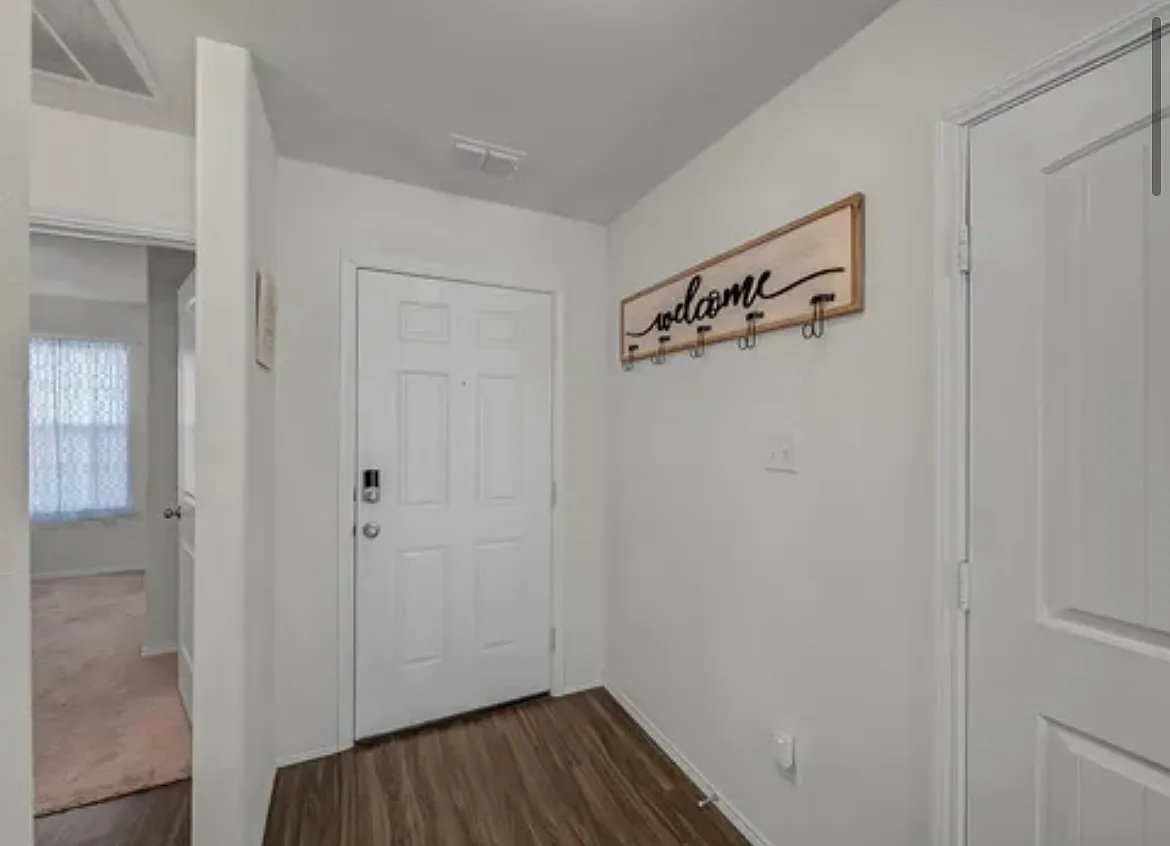 3 bed, 1590 sqft, $2,000 — Photo 1
