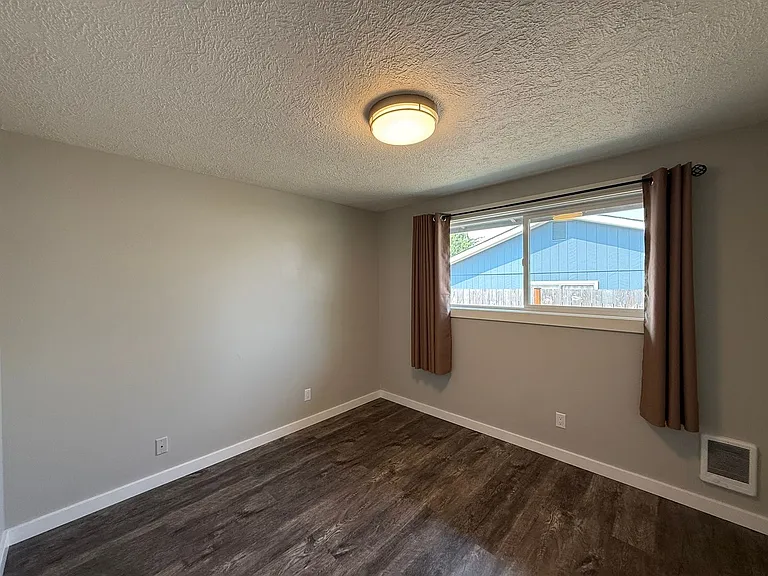 640 Lincoln Ave — Photo 15