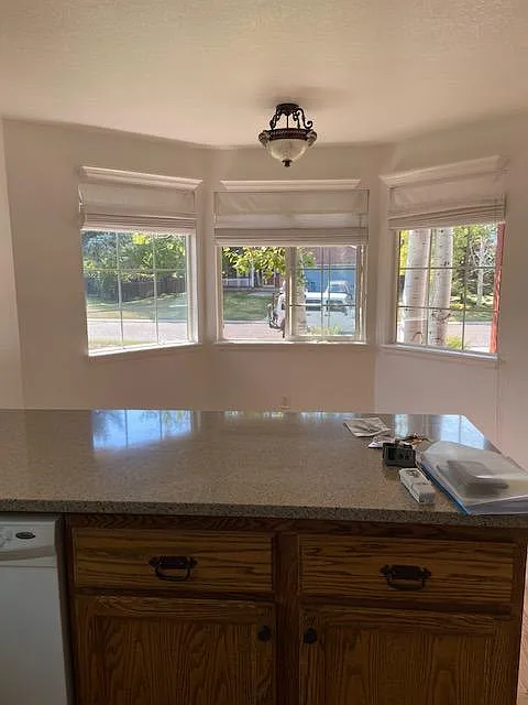 3 bed, 2362 sqft, $3,100 — Photo 3